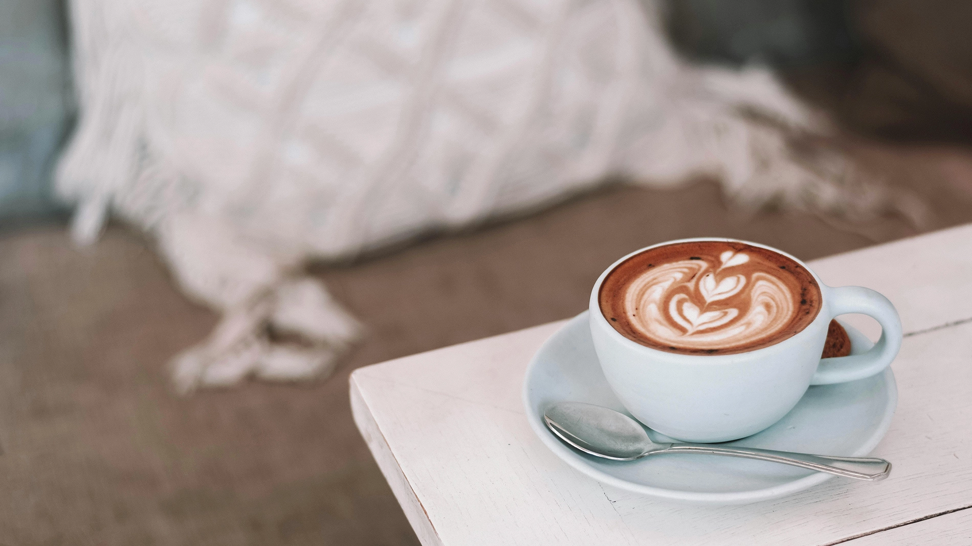 Image de contact : un café dans un lieu cosy